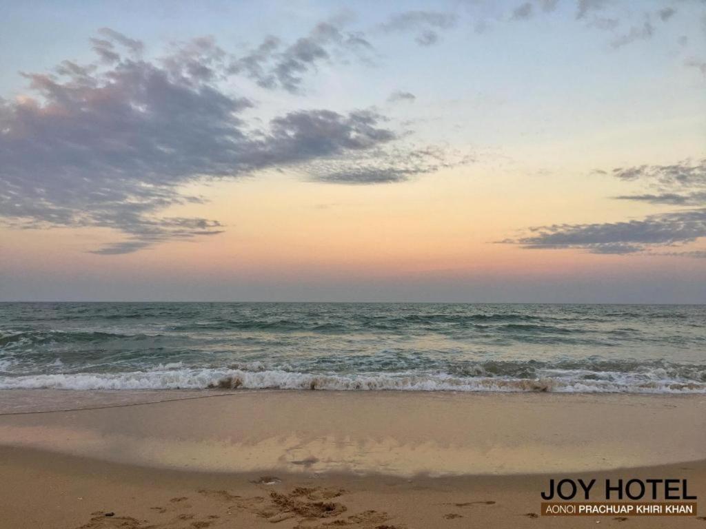 פראצ'ואפ קירי קאן Joy Hotel מראה חיצוני תמונה